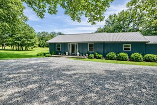 2705 Johnson Branch Rd, Leoma, TN 38468