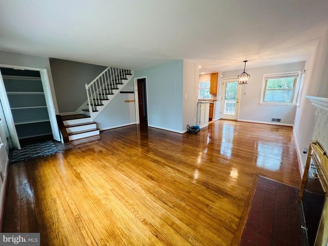 2220 PRIMROSE DR, Falls Church, VA 22046