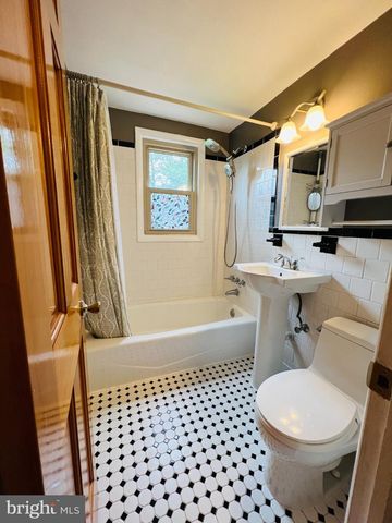 2220 PRIMROSE DR, Falls Church, VA 22046