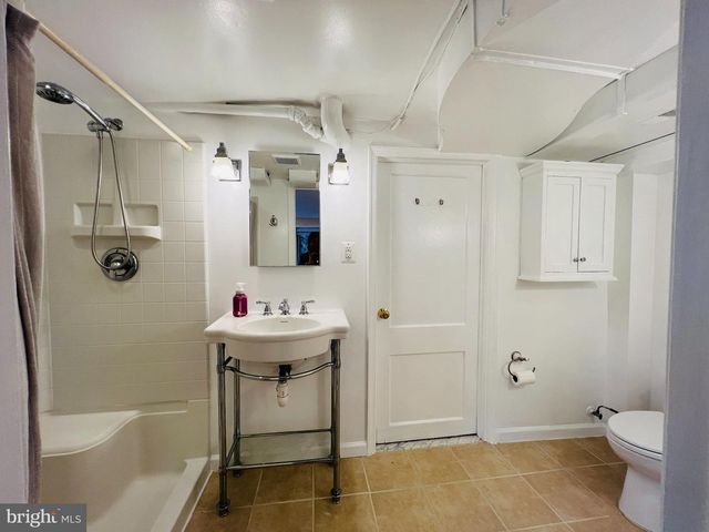 2220 PRIMROSE DR, Falls Church, VA 22046