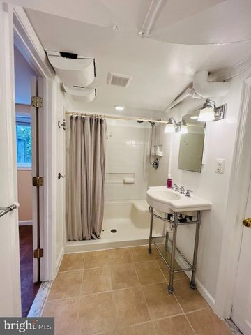 2220 PRIMROSE DR, Falls Church, VA 22046