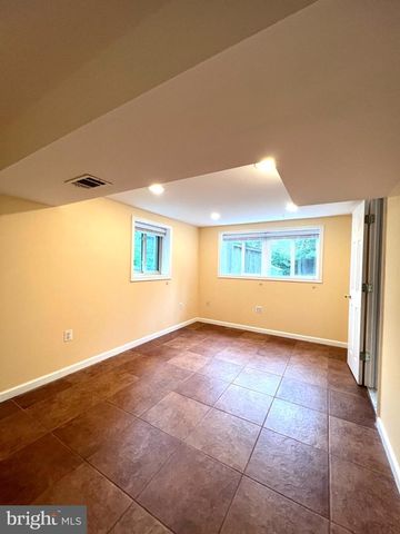 2220 PRIMROSE DR, Falls Church, VA 22046