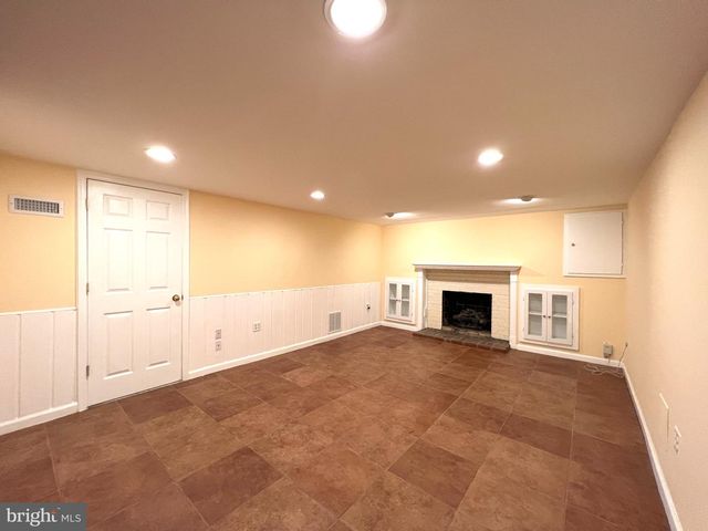 2220 PRIMROSE DR, Falls Church, VA 22046