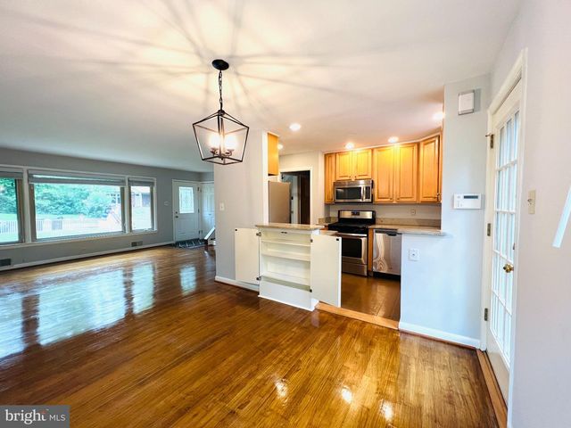 2220 PRIMROSE DR, Falls Church, VA 22046
