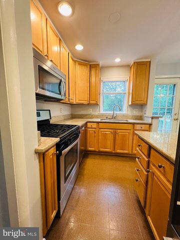 2220 PRIMROSE DR, Falls Church, VA 22046