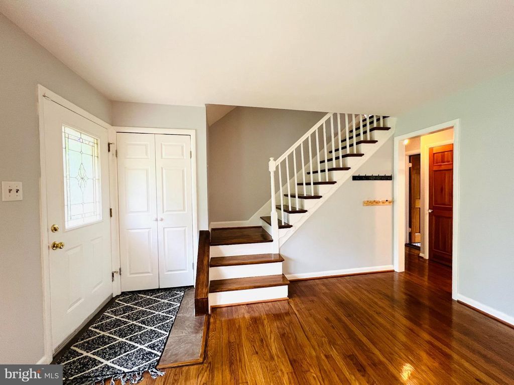 2220 PRIMROSE DR, Falls Church, VA 22046