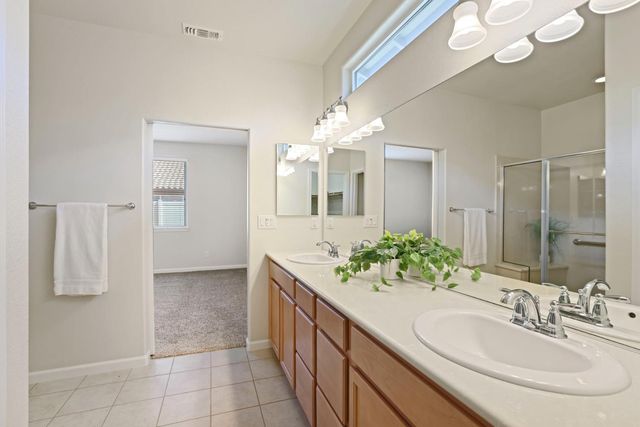 1395 Chestnut Hill Dr, Manteca, CA 95336