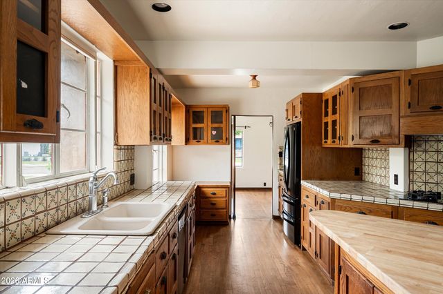 2218 ENCANTO Drive NE, Phoenix, AZ 85007
