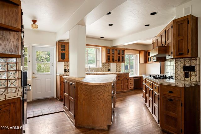 2218 ENCANTO Drive NE, Phoenix, AZ 85007
