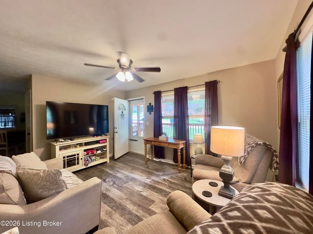 1109 Evelyn Dr, Radcliff, KY 40160