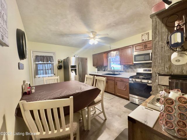 1109 Evelyn Dr, Radcliff, KY 40160
