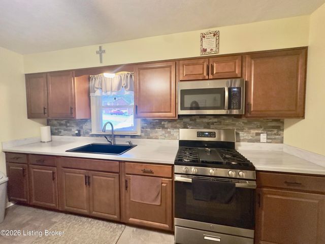1109 Evelyn Dr, Radcliff, KY 40160