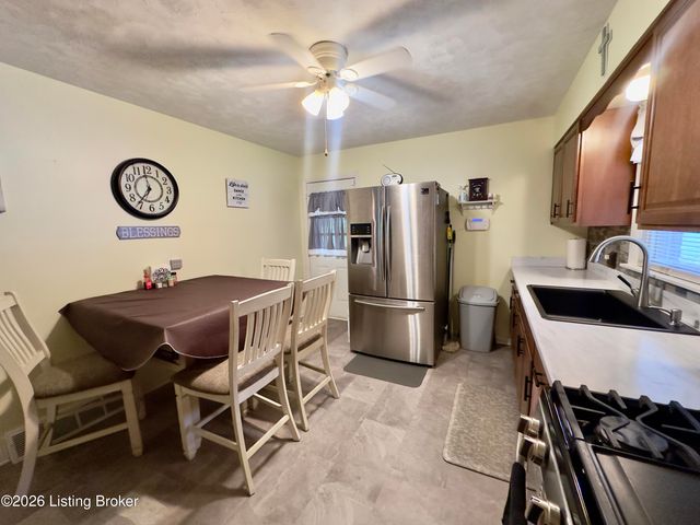 1109 Evelyn Dr, Radcliff, KY 40160