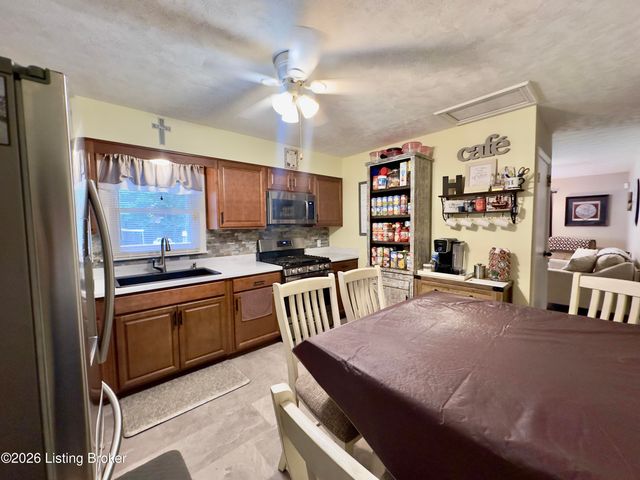 1109 Evelyn Dr, Radcliff, KY 40160