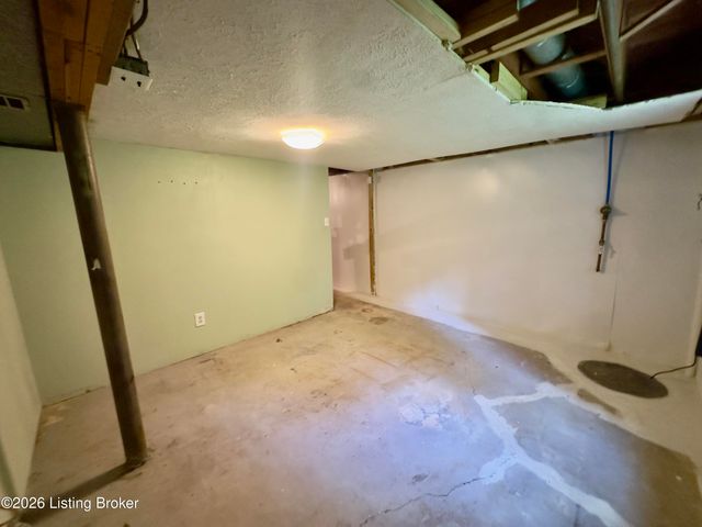 1109 Evelyn Dr, Radcliff, KY 40160