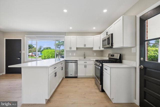 5317 OLDCASTLE LN, Springfield, VA 22151