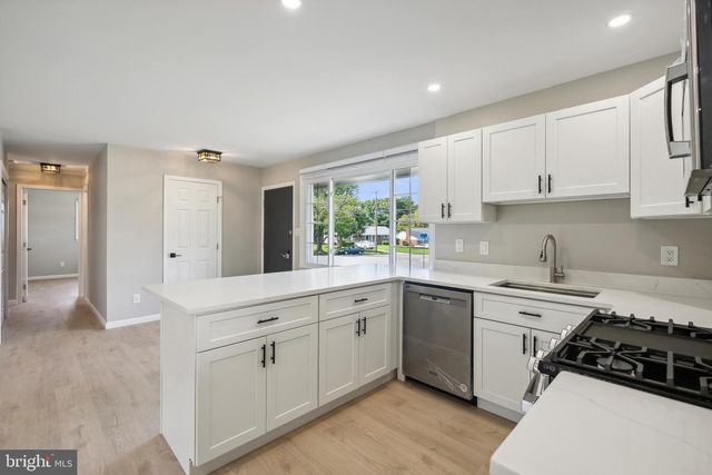 5317 OLDCASTLE LN, Springfield, VA 22151