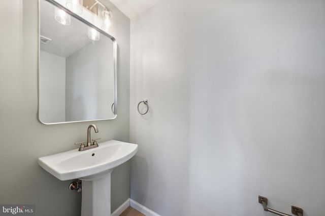 5317 OLDCASTLE LN, Springfield, VA 22151