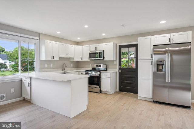 5317 OLDCASTLE LN, Springfield, VA 22151