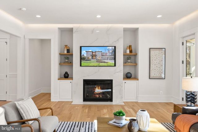 6013 WOODLAND TER, Mclean, VA 22101