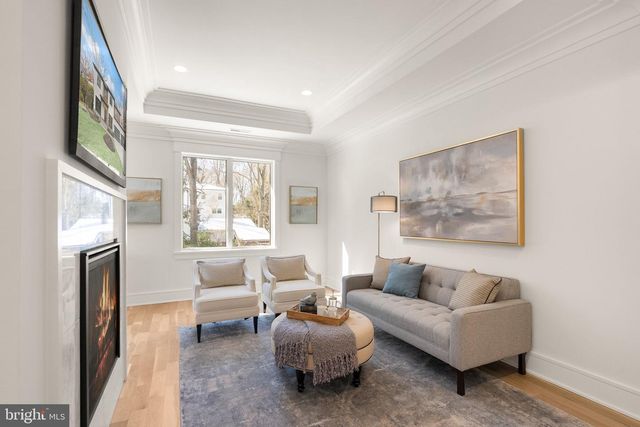 6013 WOODLAND TER, Mclean, VA 22101