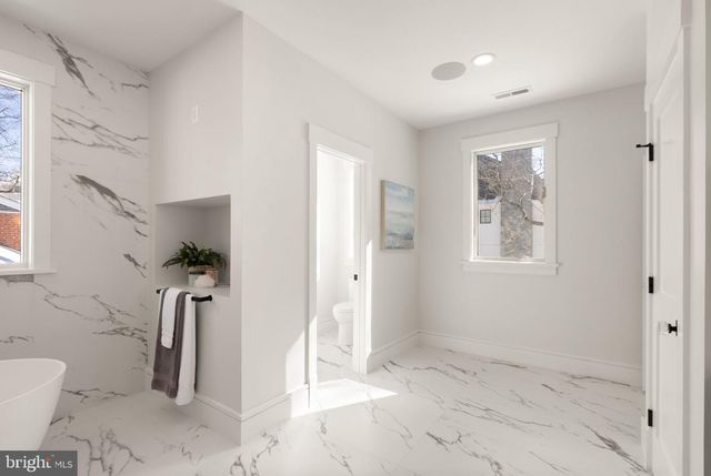 6013 WOODLAND TER, Mclean, VA 22101