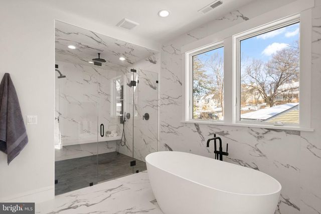 6013 WOODLAND TER, Mclean, VA 22101