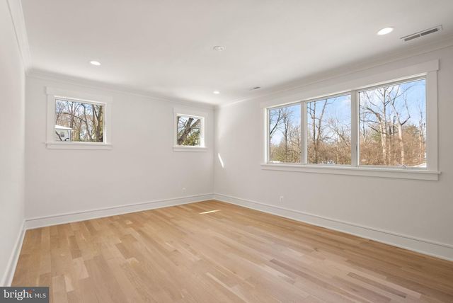 6013 WOODLAND TER, Mclean, VA 22101