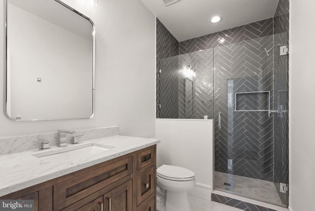 6013 WOODLAND TER, Mclean, VA 22101