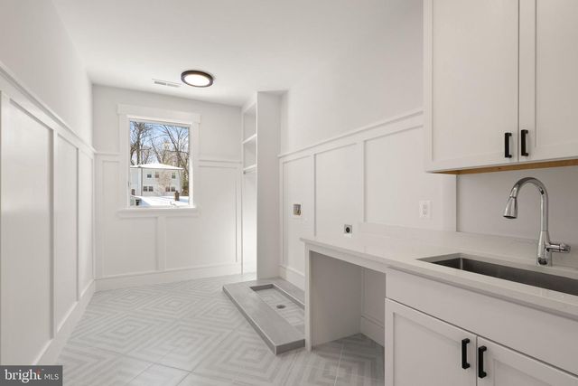 6013 WOODLAND TER, Mclean, VA 22101