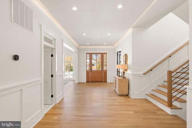 6013 WOODLAND TER, Mclean, VA 22101