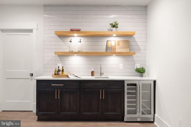 6013 WOODLAND TER, Mclean, VA 22101