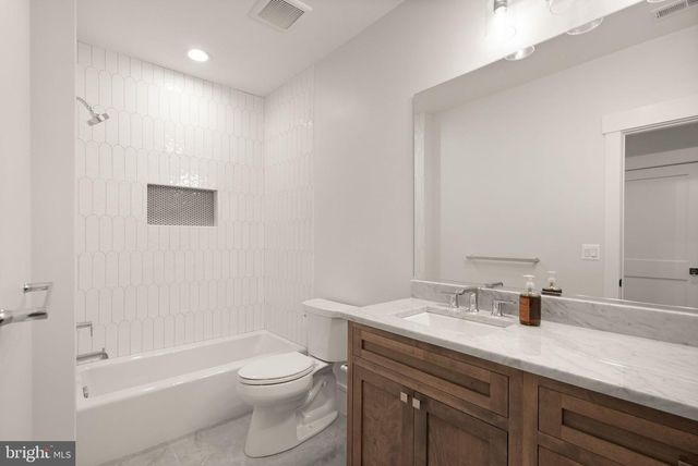 6013 WOODLAND TER, Mclean, VA 22101