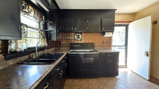 910 W Hickory St, Tullahoma, TN 37388
