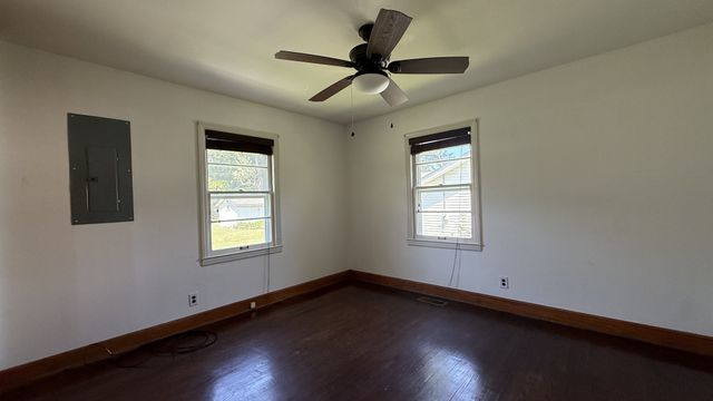 910 W Hickory St, Tullahoma, TN 37388