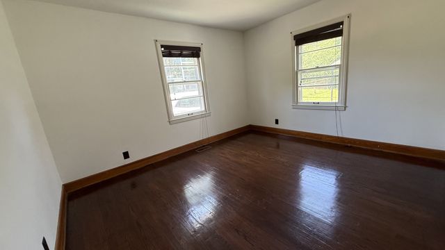 910 W Hickory St, Tullahoma, TN 37388