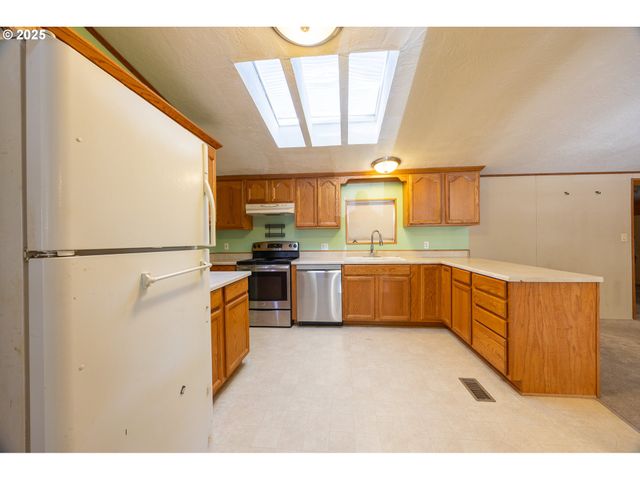 130 WALTER Ct, Roseburg, OR 97471