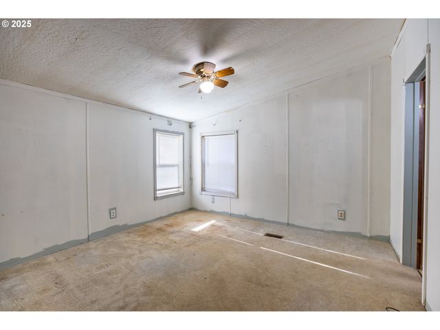 130 WALTER Ct, Roseburg, OR 97471