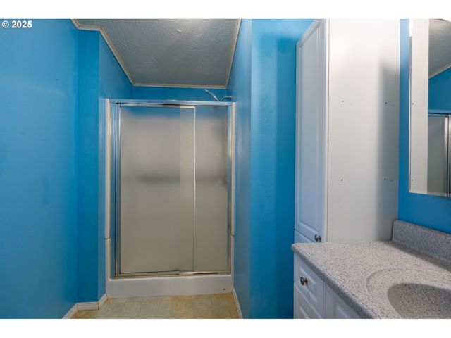 130 WALTER Ct, Roseburg, OR 97471