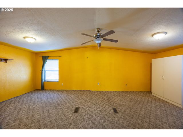 130 WALTER Ct, Roseburg, OR 97471