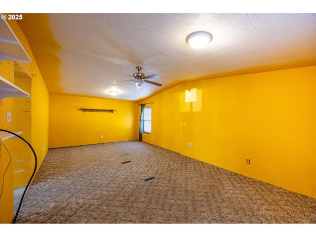 130 WALTER Ct, Roseburg, OR 97471