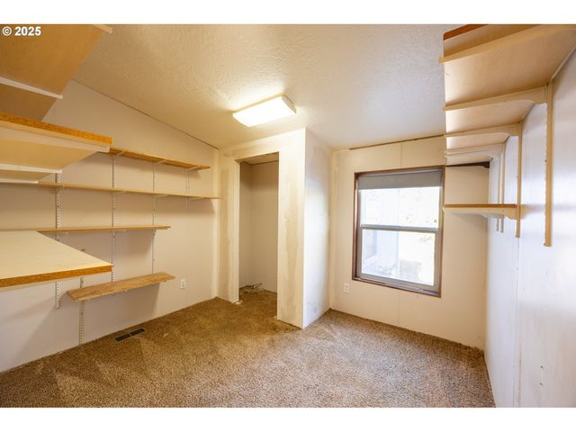 130 WALTER Ct, Roseburg, OR 97471