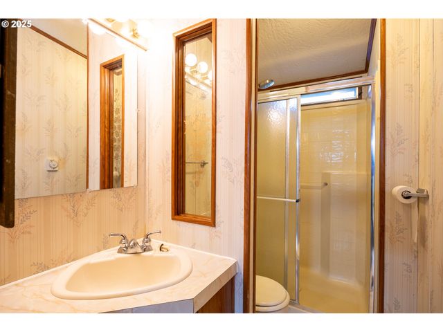 130 WALTER Ct, Roseburg, OR 97471