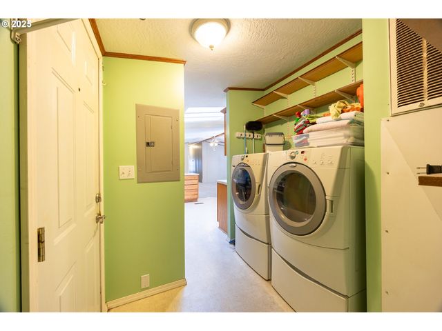 130 WALTER Ct, Roseburg, OR 97471