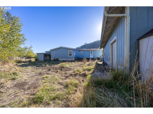 130 WALTER Ct, Roseburg, OR 97471
