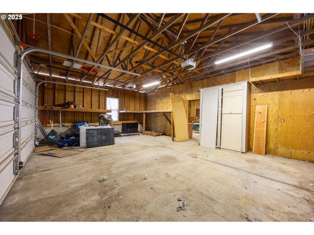 130 WALTER Ct, Roseburg, OR 97471