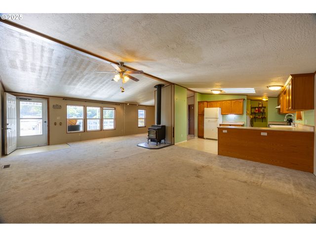 130 WALTER Ct, Roseburg, OR 97471