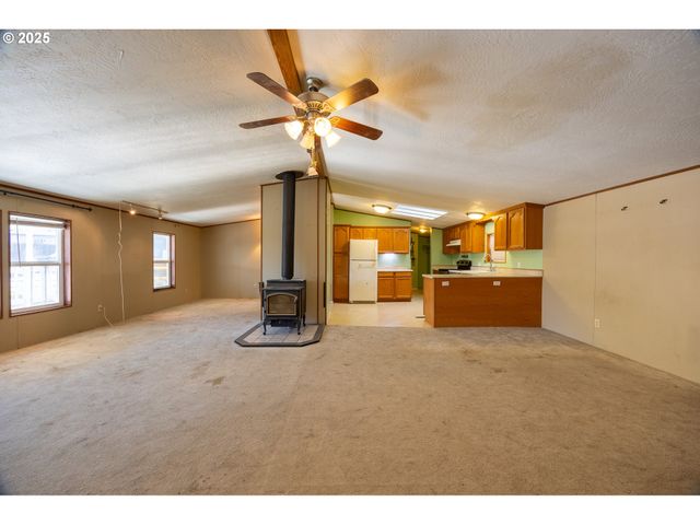 130 WALTER Ct, Roseburg, OR 97471