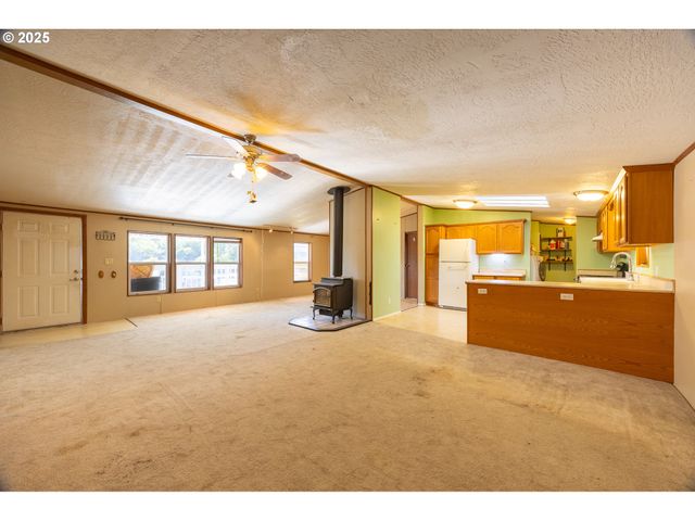 130 WALTER Ct, Roseburg, OR 97471