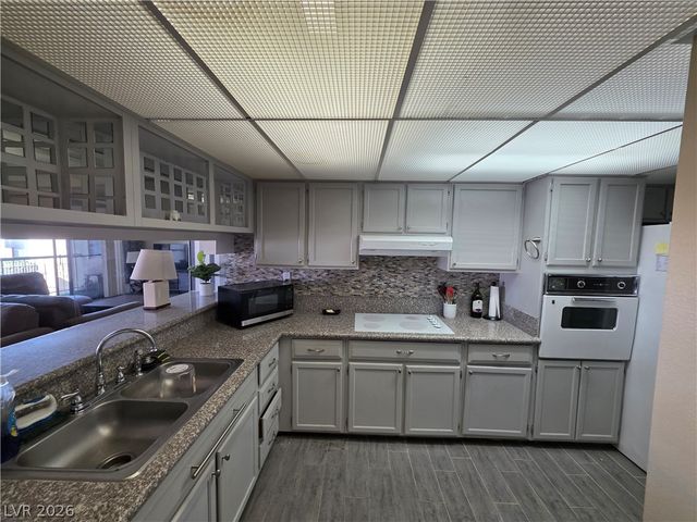 750 South Royal Crest Circle 313, Las Vegas, NV 89169